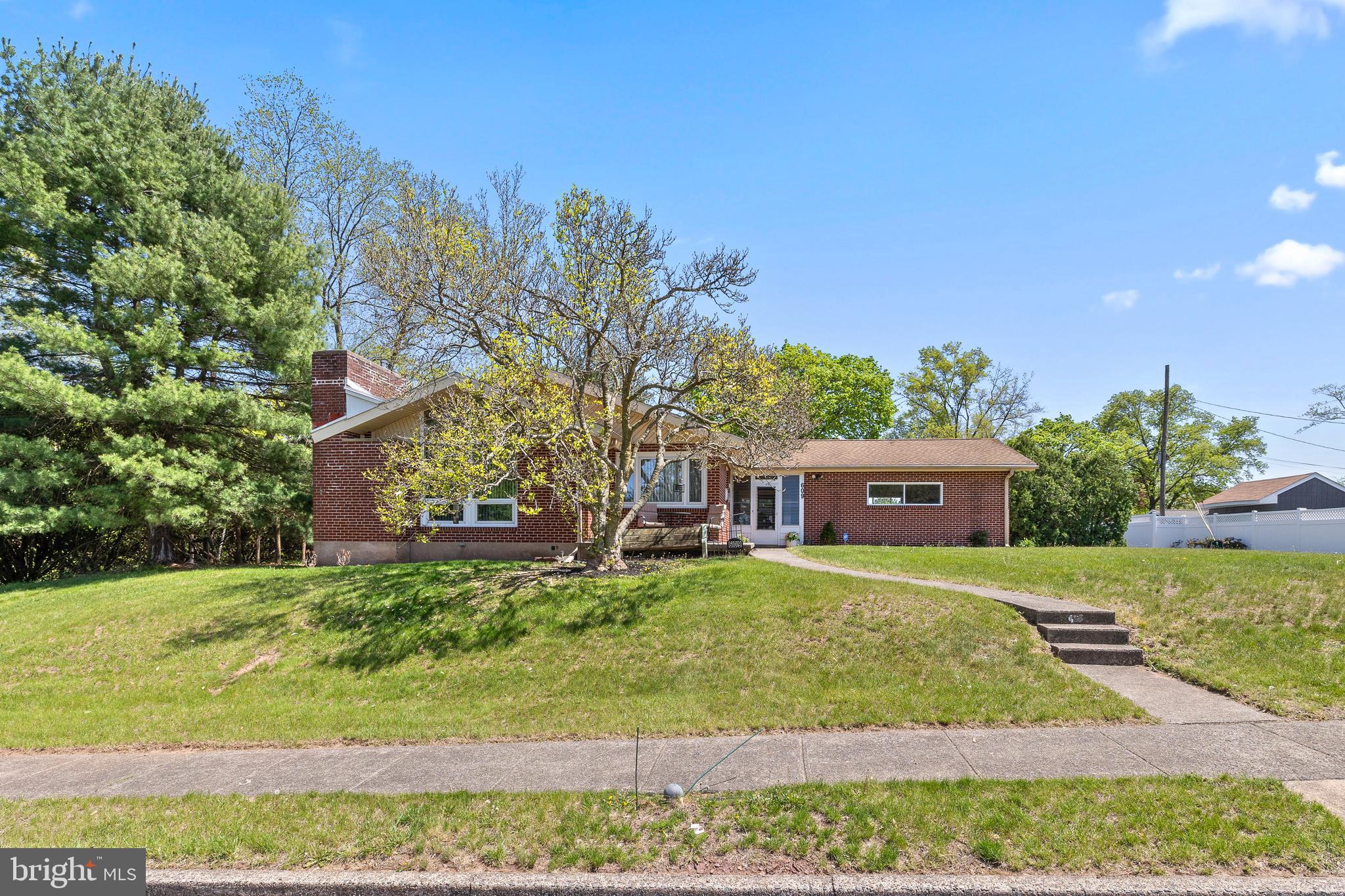 609 WOODLAND DRIVE