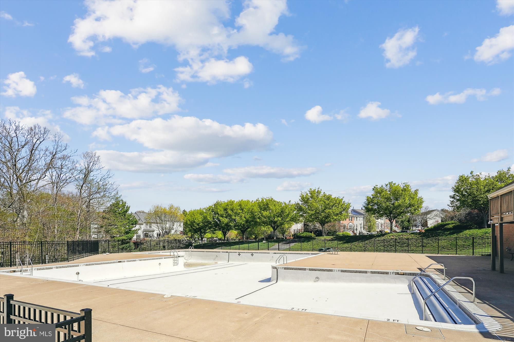 GREAT FALLS CHASE - Residential