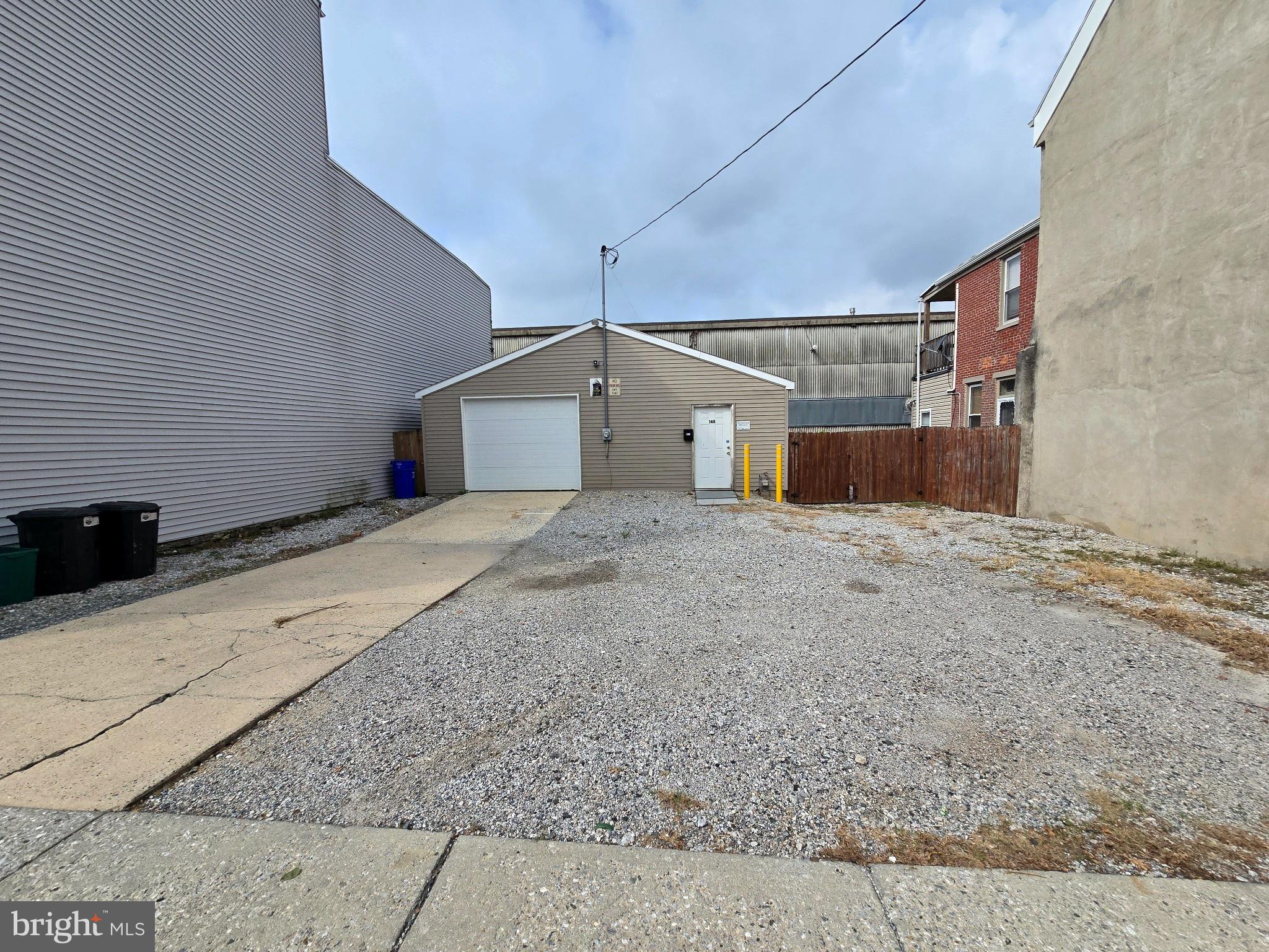 148 S PERSHING AVENUE
