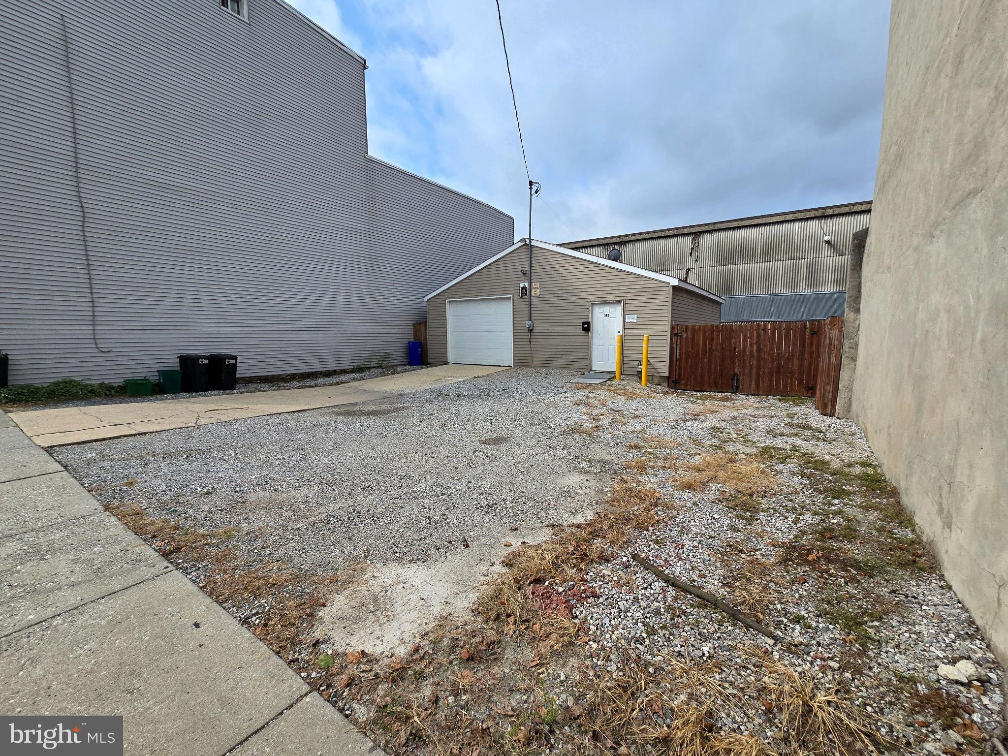 148 S PERSHING AVENUE