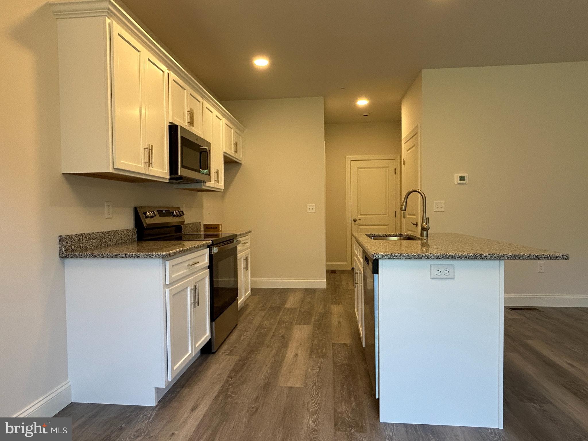 WOODLAND HILLS - Residential