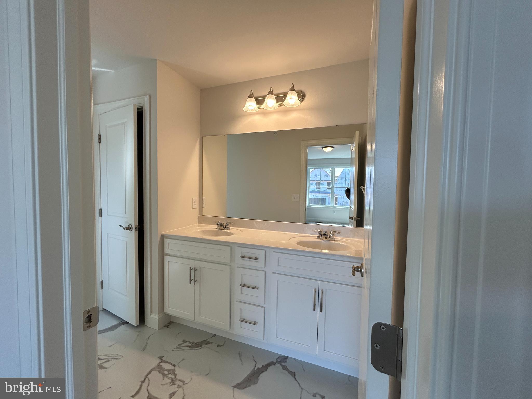 WOODLAND HILLS - Residential