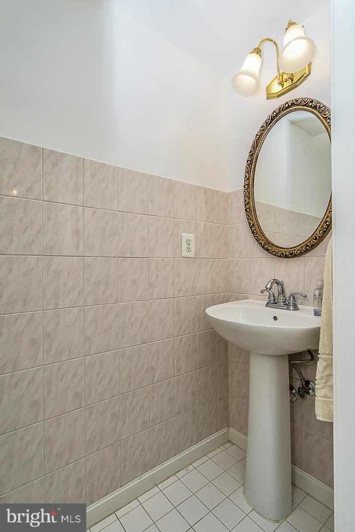 SYCAMORES AT VAN DORN - Residential Lease