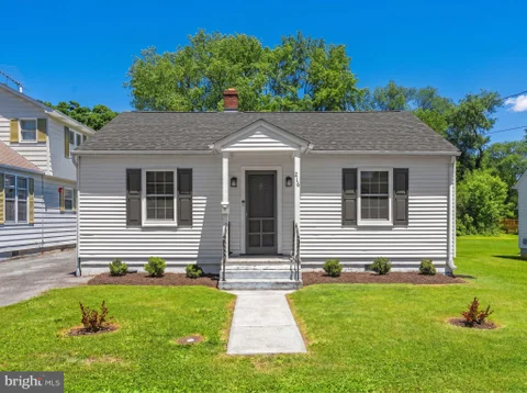 216 Walnut Street, Berryville, VA MLS: VACL2007218