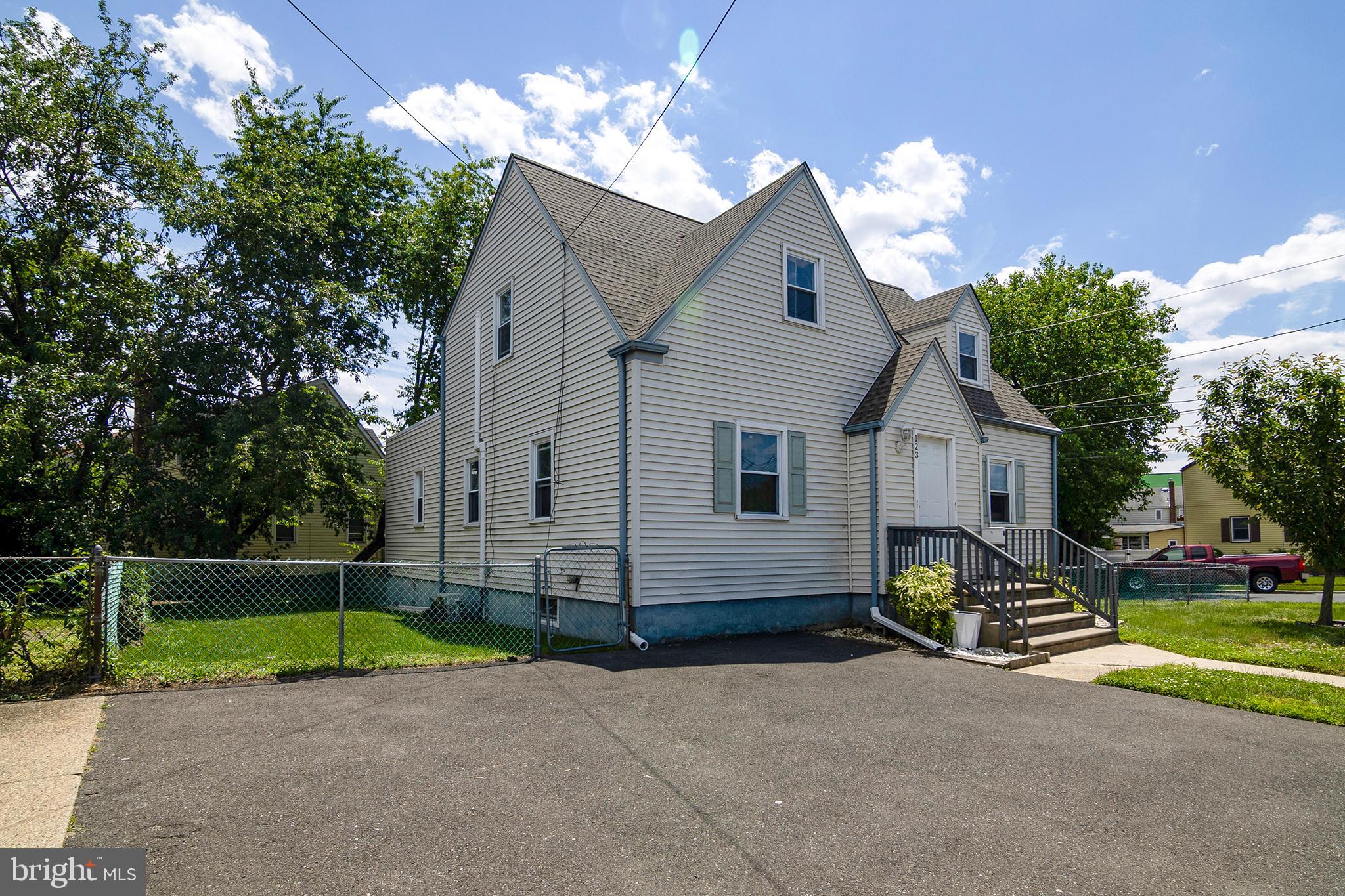 123 W KINGS HIGHWAY