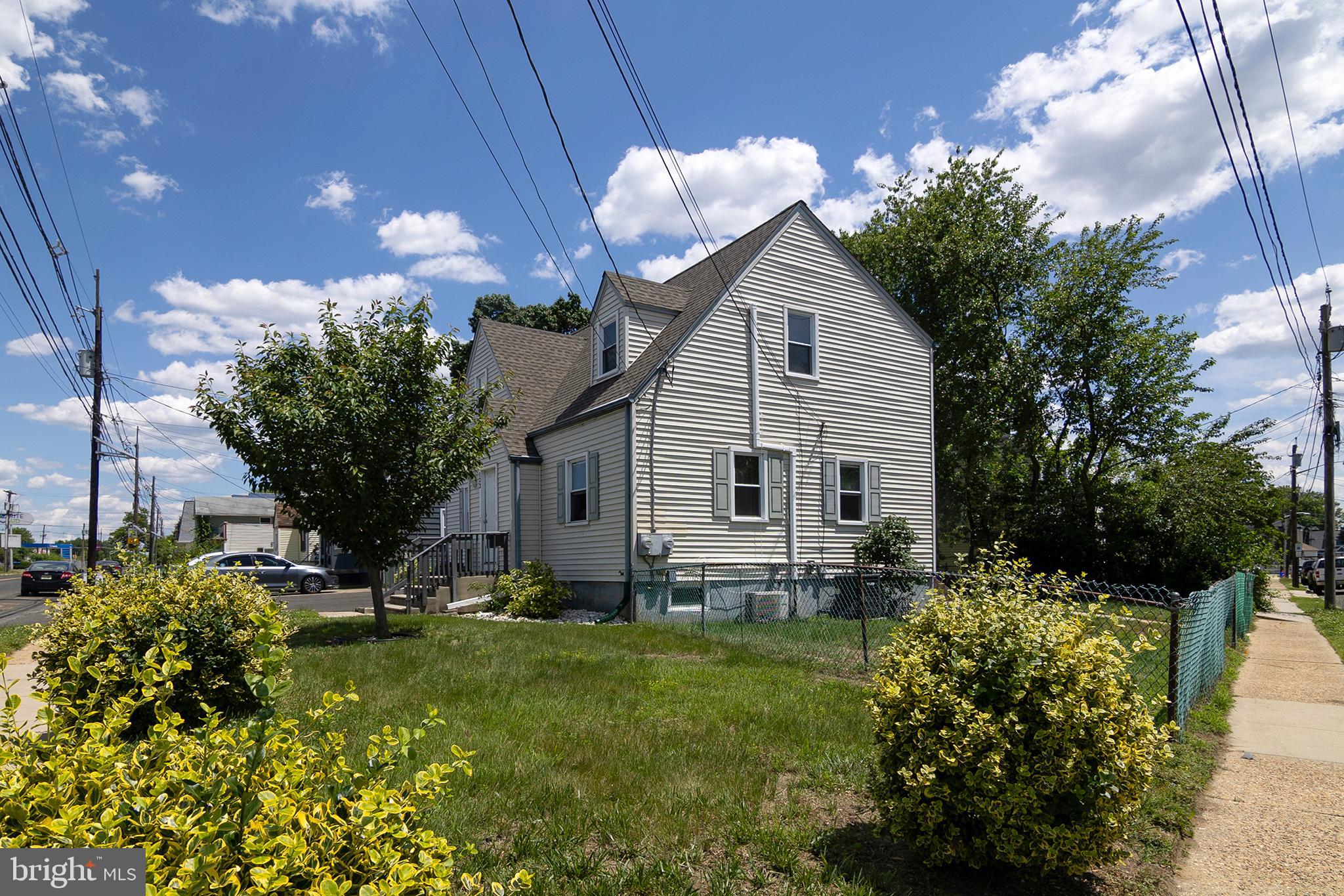 123 W KINGS HIGHWAY