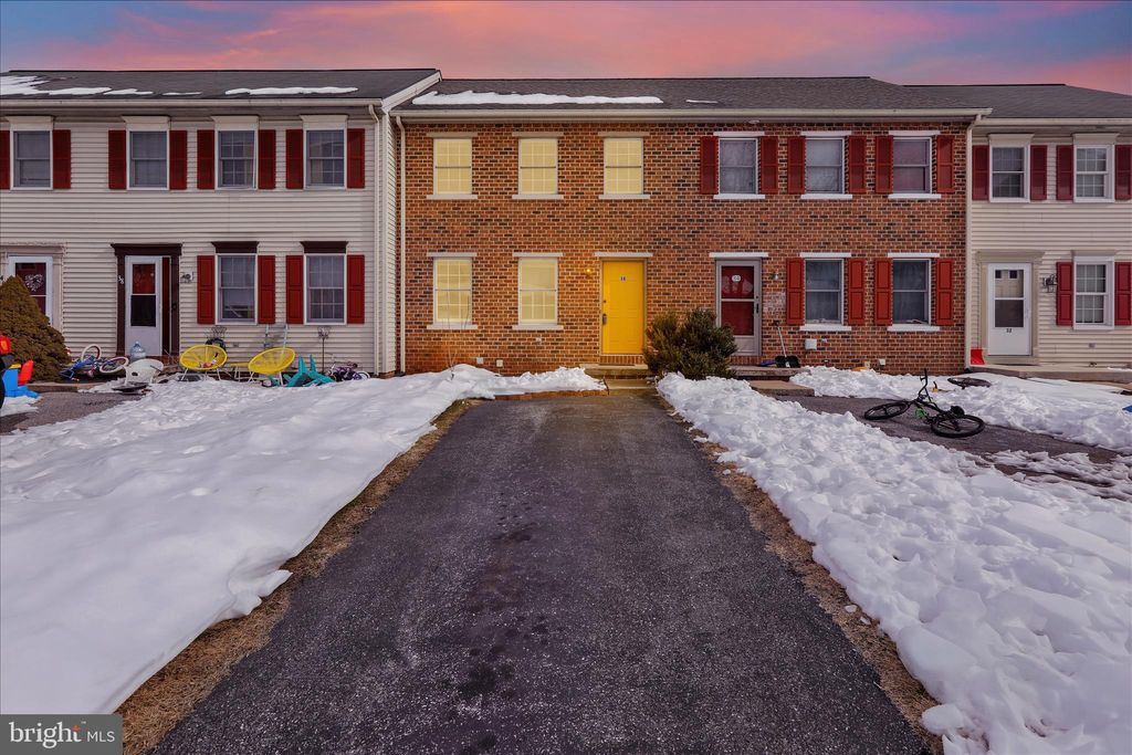 Photo of 36 Cranfield Court, ELIZABETHTOWN, PA 17022 (MLS # PALA2083036)