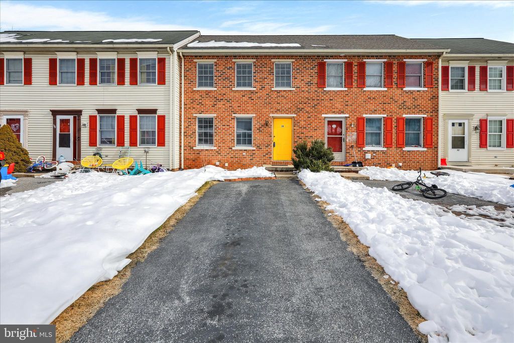 Photo of 36 Cranfield Court, ELIZABETHTOWN, PA 17022 (MLS # PALA2083036)