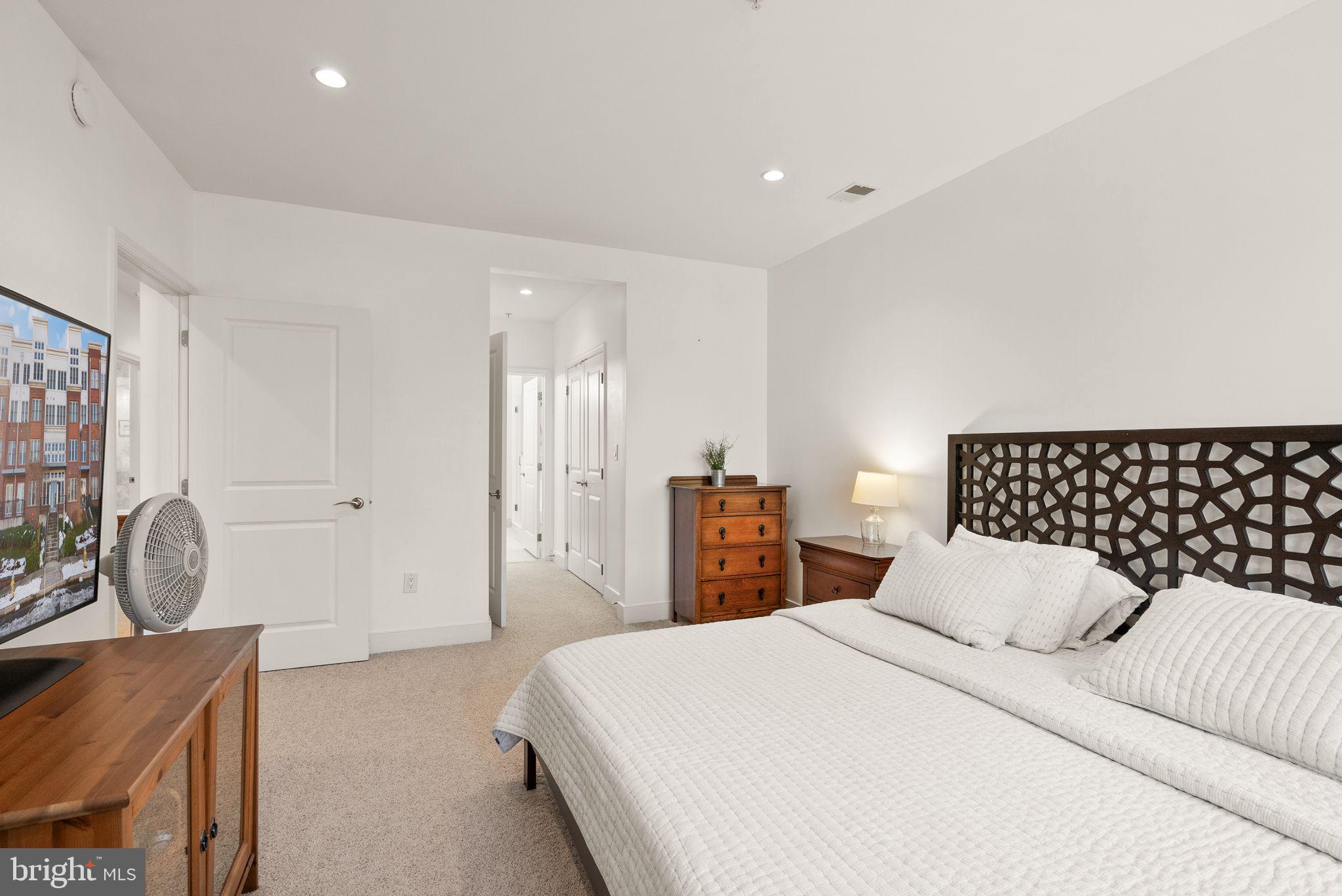 RHODES HILL SQUARE - Residential