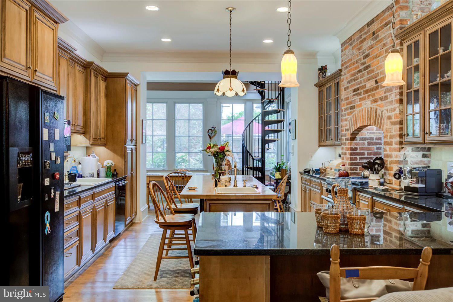 CAPITOL HILL - Residential