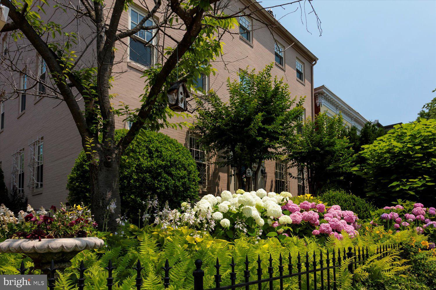 CAPITOL HILL - Residential