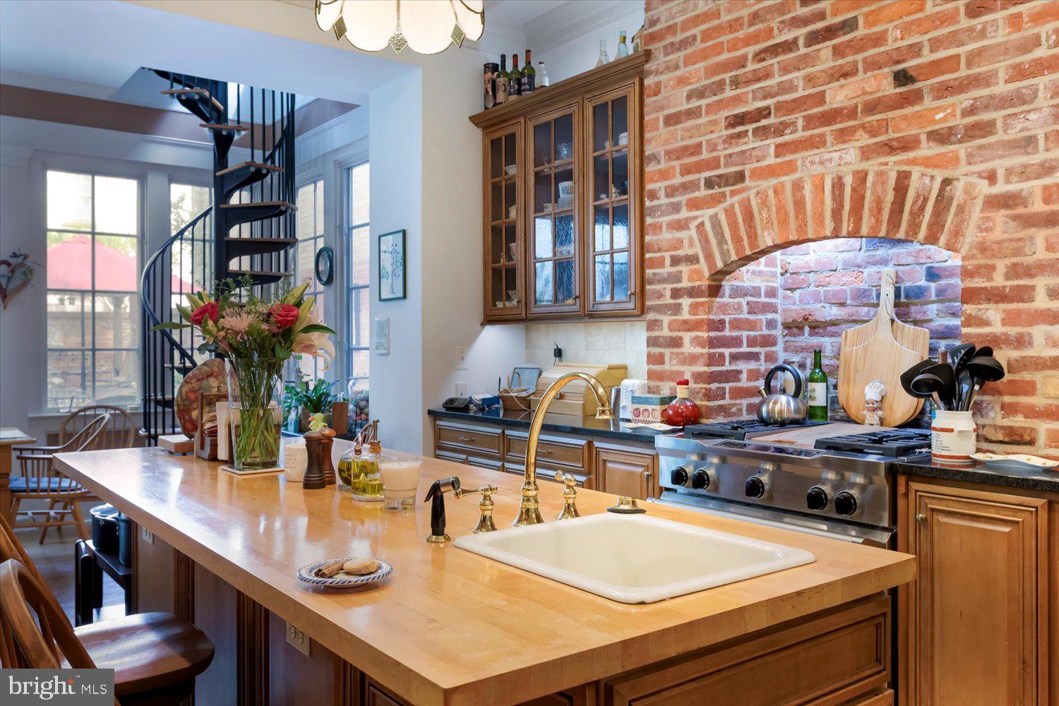 CAPITOL HILL - Residential