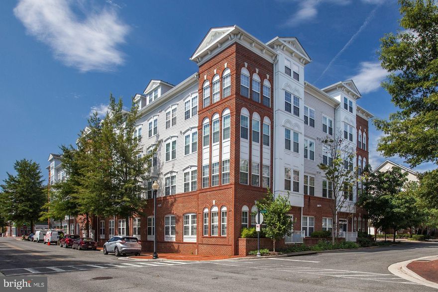 City Chic sun filled 1 bedroom condo filled with upgrades galore. Custom decorative paint, granite counters, ss appliances, hardwood floors & more. Open floor plan with dinning room table space, perfect for relax or entertaining. Condo has 2 parking spaces, 1 underground & 1 outside assigned spot. Close to all of Cameron Station amenities, DC, Pentagon and Old Town. Free rush hour shuttle to metro