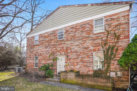 Photo of 4915 Arctic Terrace, ROCKVILLE, MD 20853 (MLS # MDMC2222902)