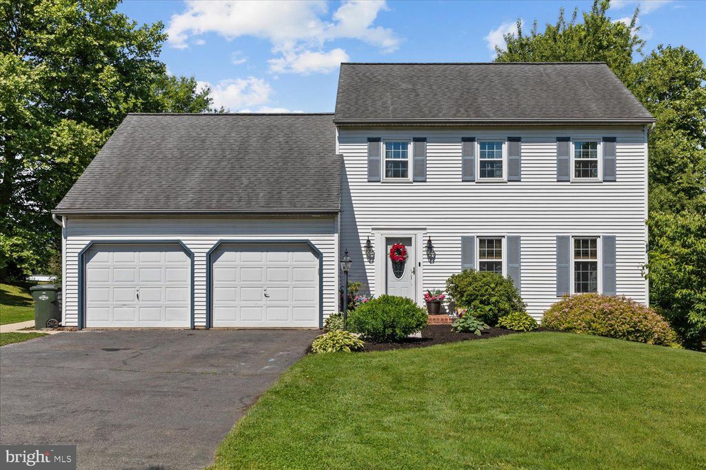 Photo of 914 Jade Avenue, Lancaster, PA 17601 (MLS # PALA2051868)