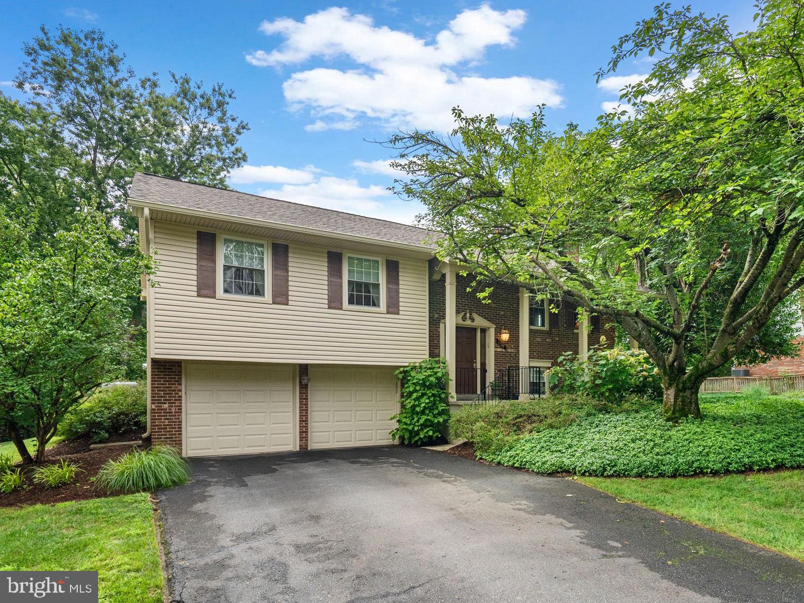 1709 GLASTONBERRY ROAD