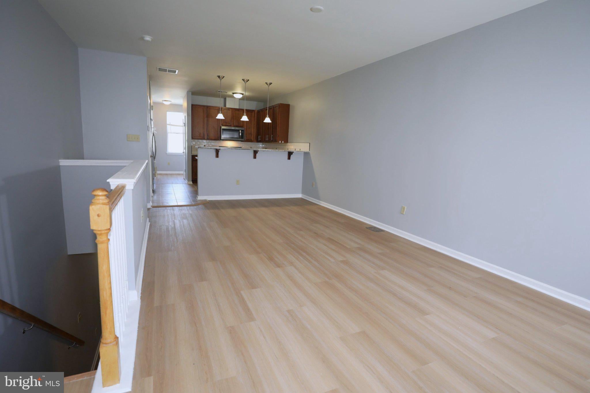 10 ROWAND WAY E