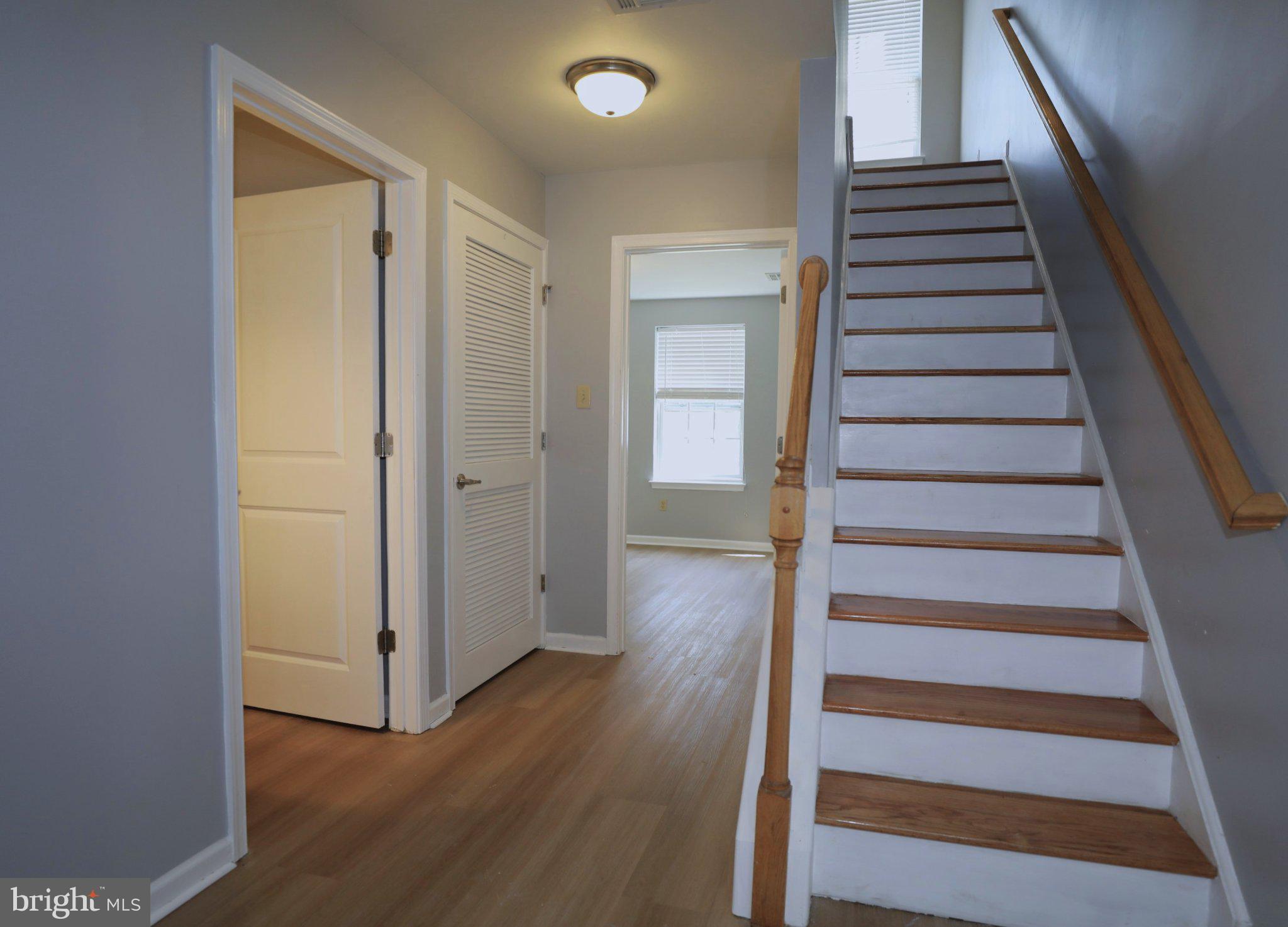 10 ROWAND WAY E