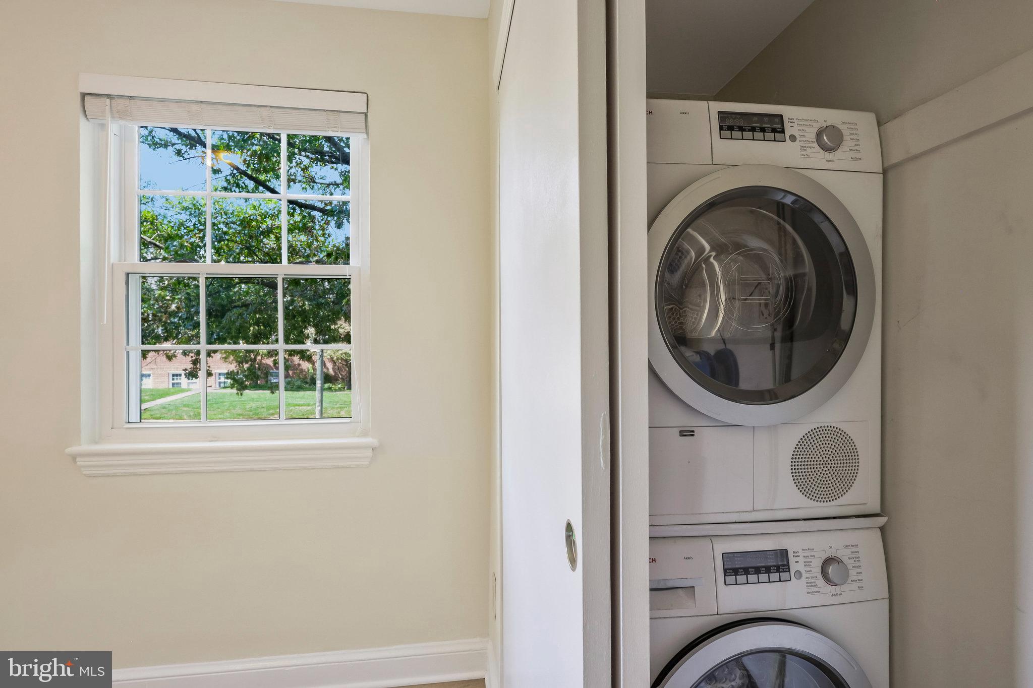 PALISADE GARDENS - Residential Lease