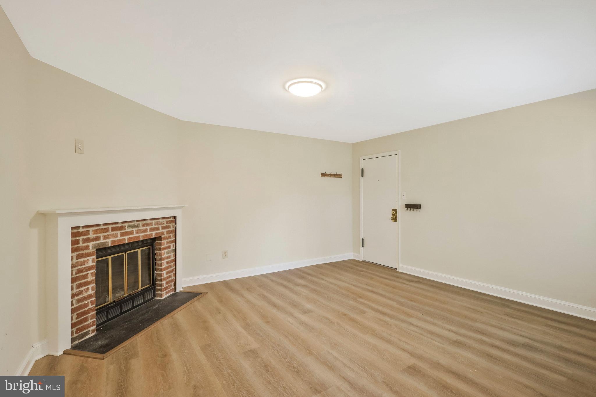 PALISADE GARDENS - Residential Lease