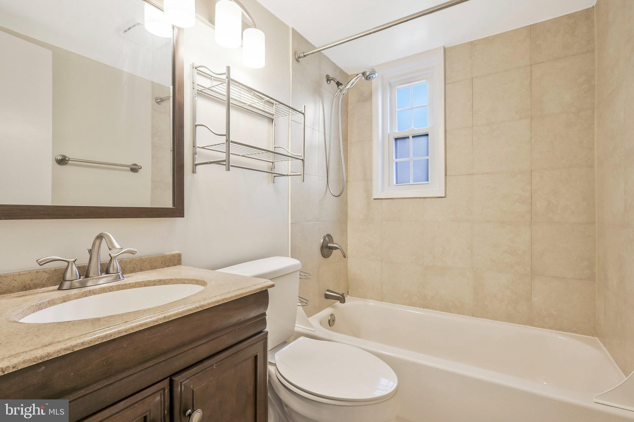 PALISADE GARDENS - Residential Lease