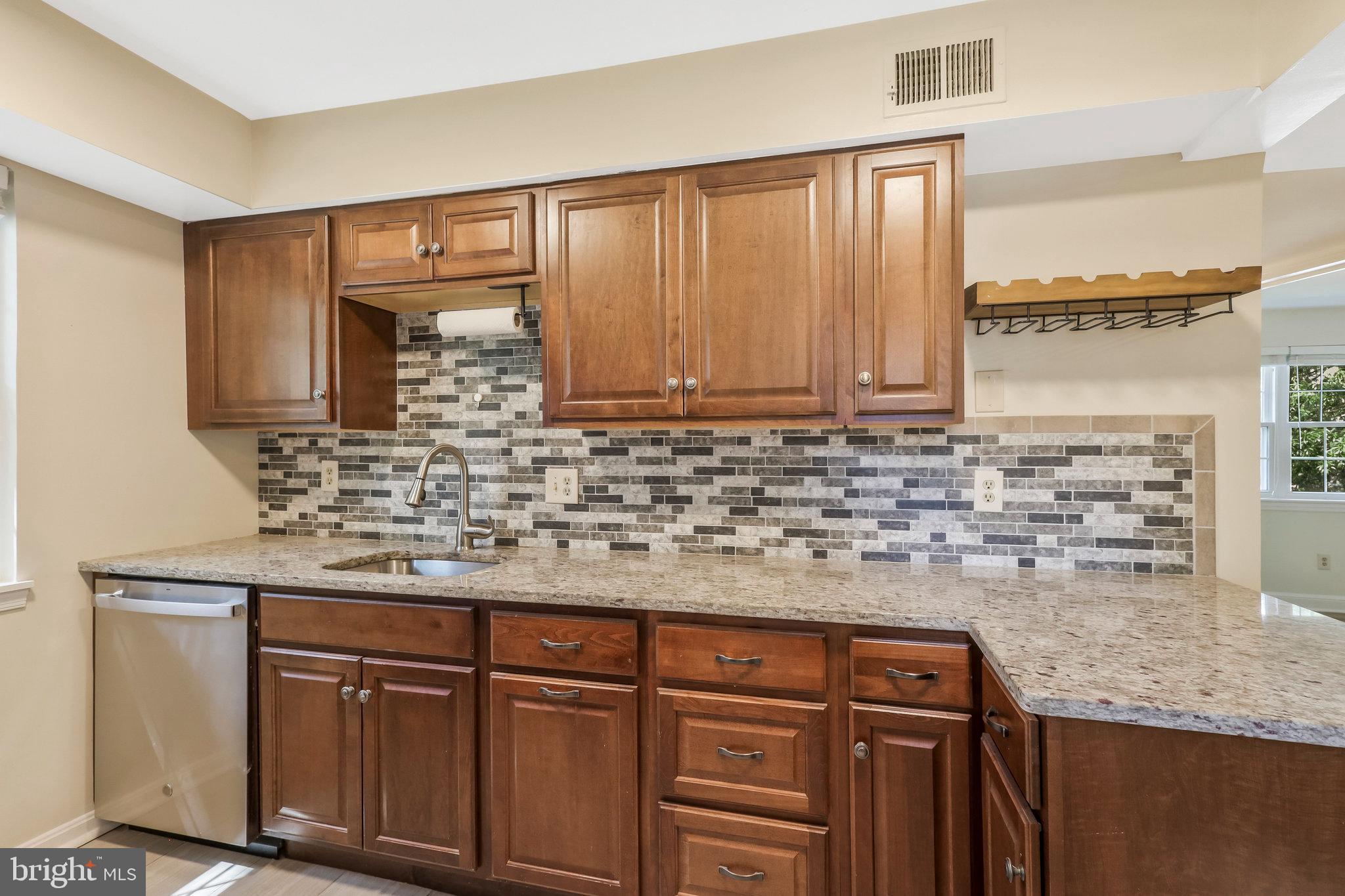 PALISADE GARDENS - Residential Lease