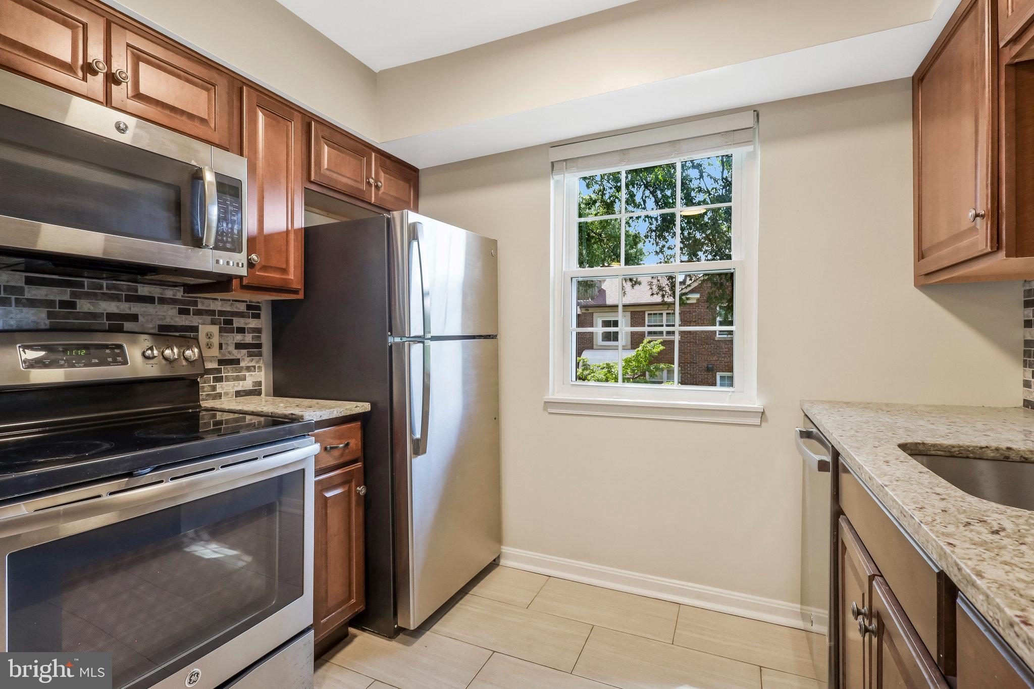 PALISADE GARDENS - Residential Lease