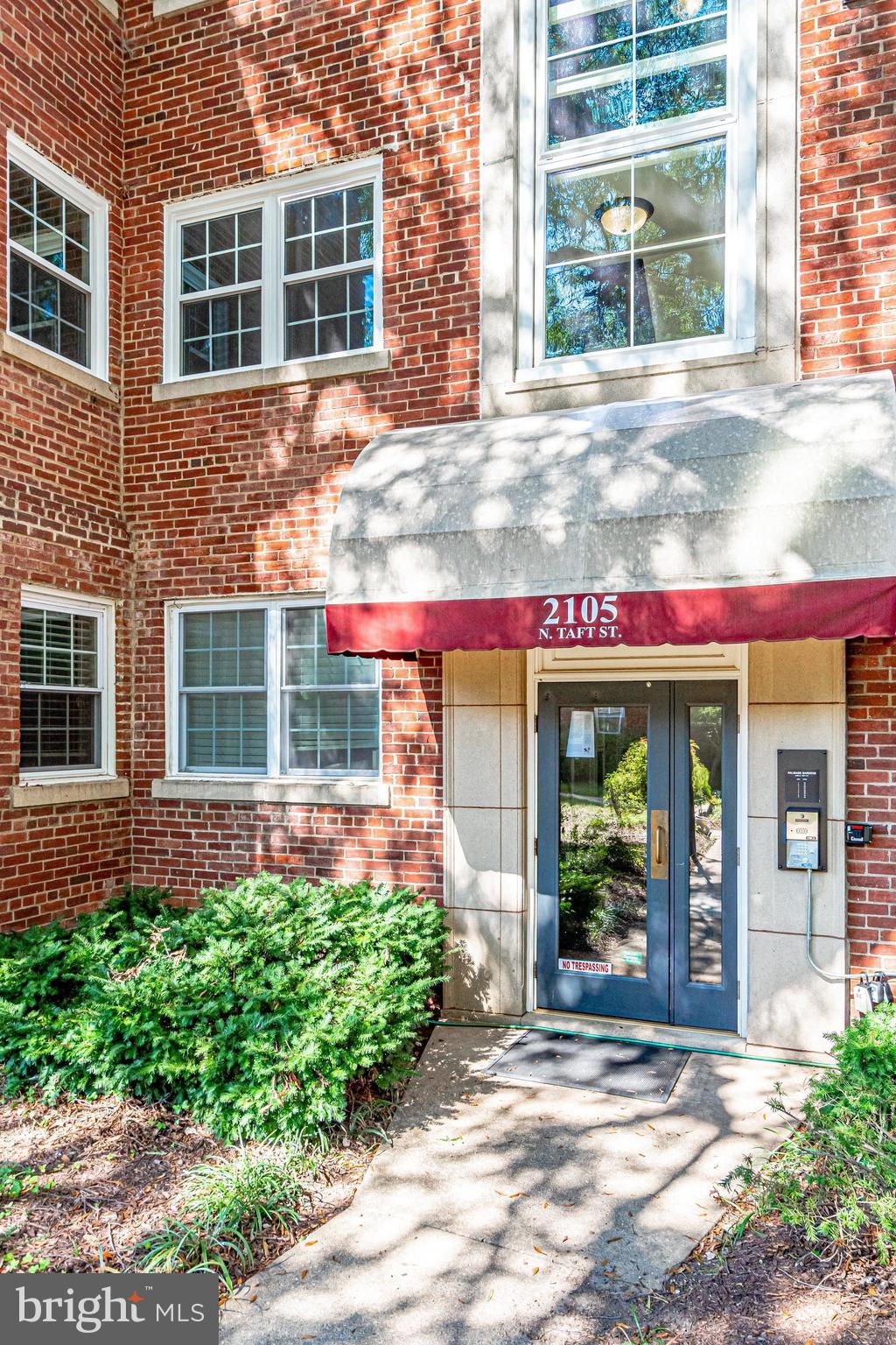 PALISADE GARDENS - Residential Lease