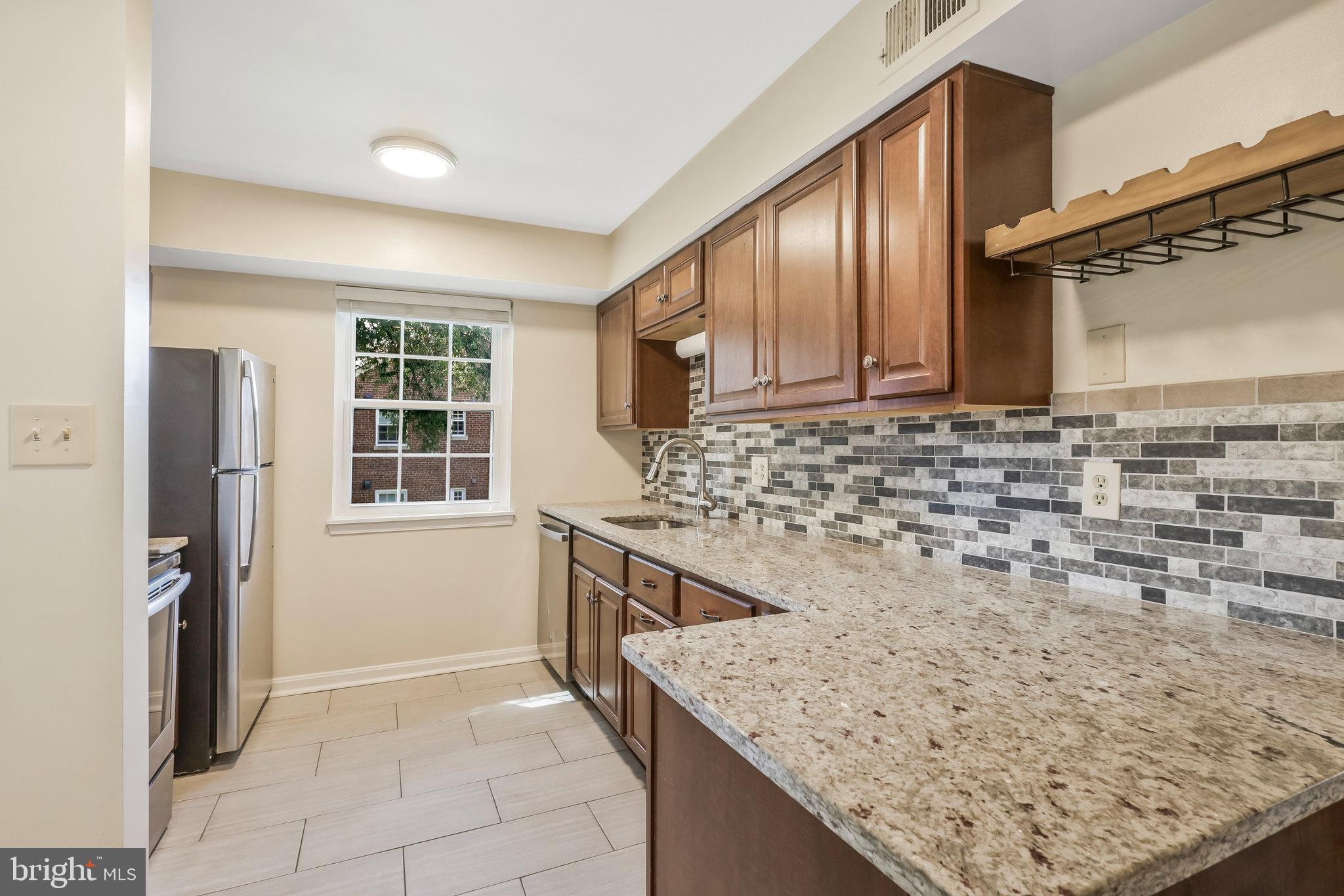 PALISADE GARDENS - Residential Lease