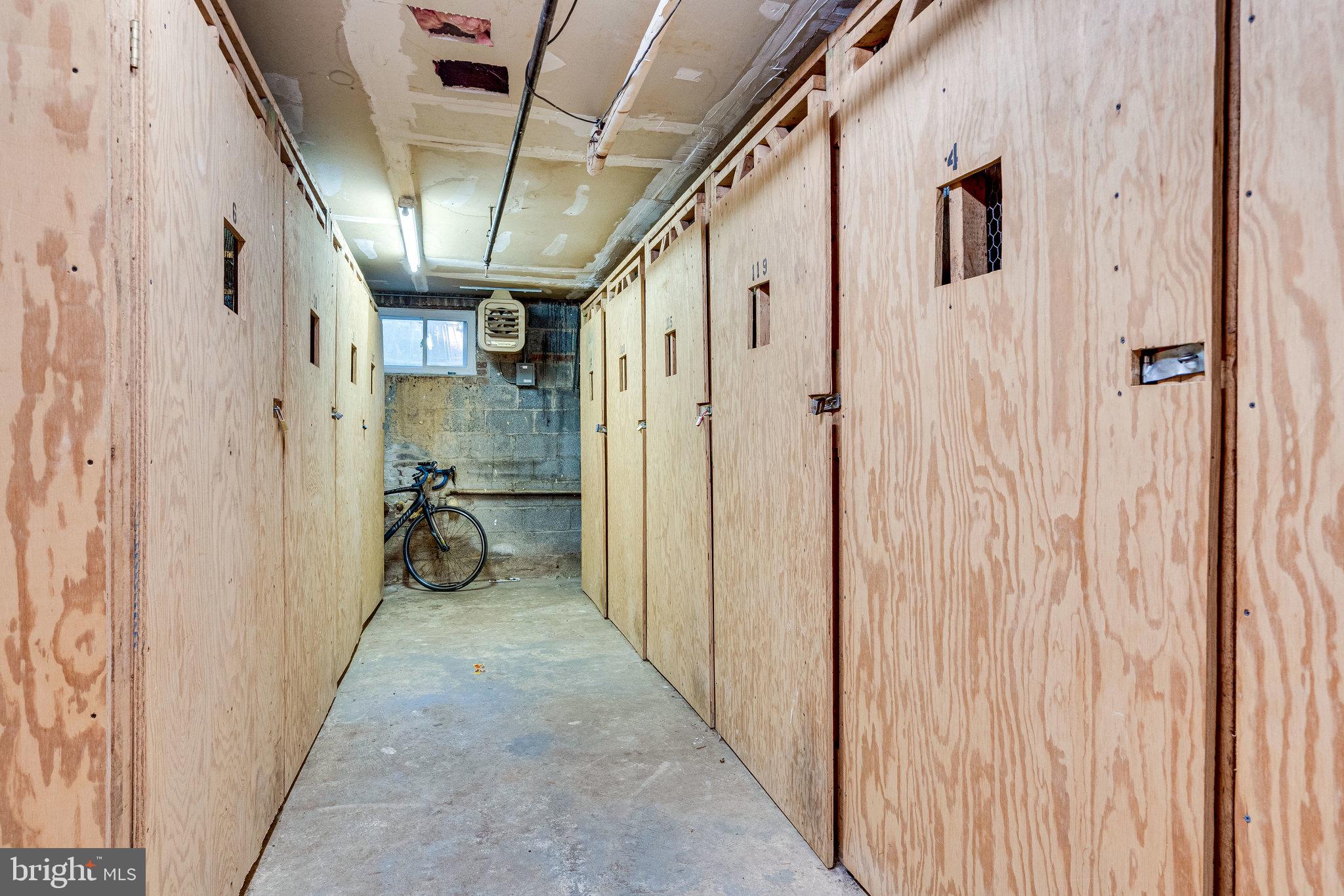 PALISADE GARDENS - Residential Lease