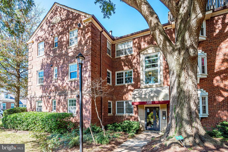 Beautiful 2 bedroom, 1 bathroom condo unit located in a charming north Rosslyn neighborhood full of mature trees across the street from the Dawson Terrace park. Quick access to organic market and bikeshare station. Less than a mile from Rosslyn and Courthouse metro stops and just minutes from downtown Rosslyn, Georgetown, and the Courthouse neighborhood. 2nd floor unit with a remodeled kitchen, new LVP floors, washer and dryer in unit, and a wood burning fireplace. Off street parking, trash removal, and water/sewer service are included. This unit also includes dedicated storage and bike storage in a nearby building. Highly competitive rent for a 6 month lease; longer terms may be negotiable.