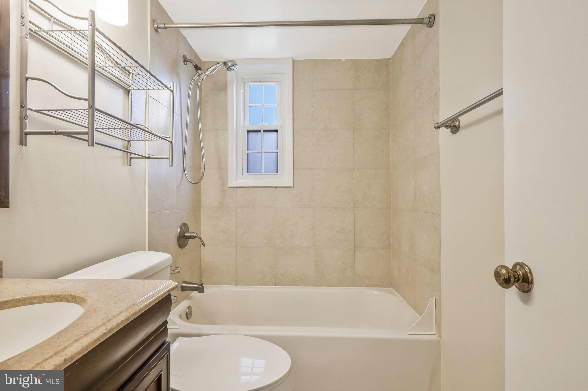 PALISADE GARDENS - Residential Lease