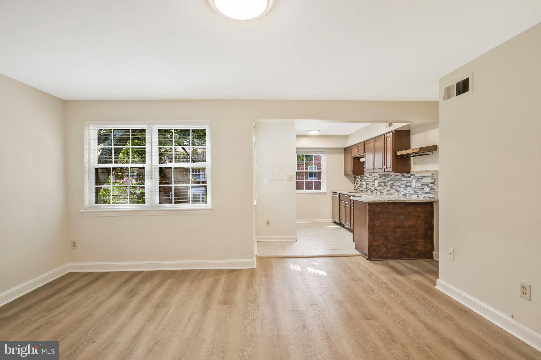 PALISADE GARDENS - Residential Lease