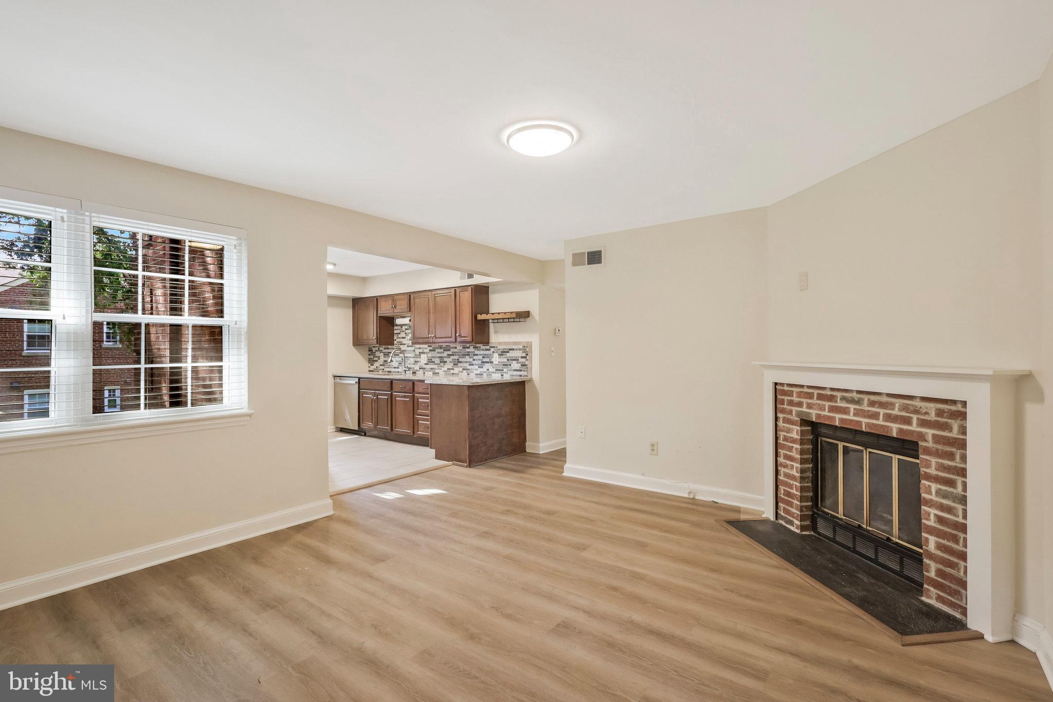 PALISADE GARDENS - Residential Lease