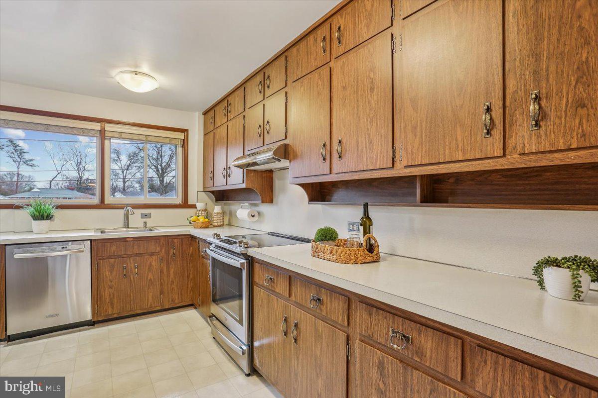 WILDWOOD MANOR - Residential