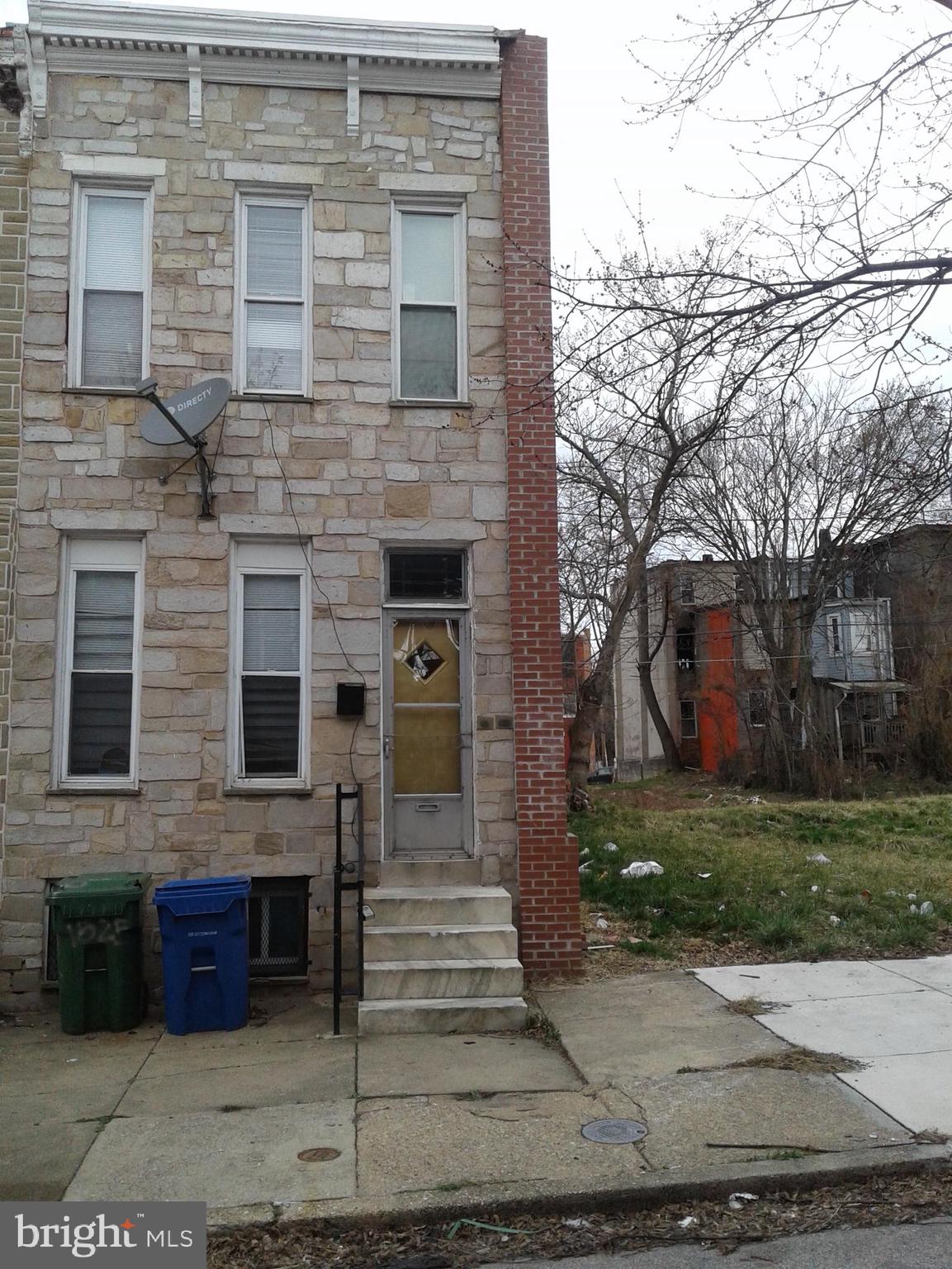 Welcome home to this well maintained and warm friendly home. This lease is ready for you and your family. This spacious property is located on this quiet block. Close to downtown and located around the corner from mass transportation. This could be your home today.