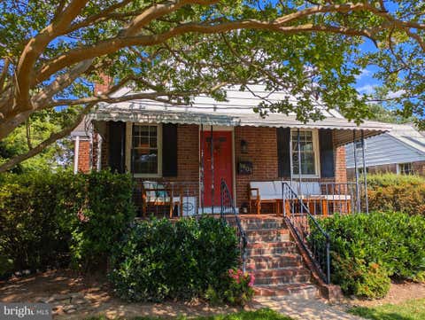 Homes For Sale - 1901 Scroggins Road<br/> ALEXANDRIA, VA 22302