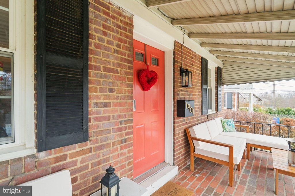 Photo of 1901 Scroggins Road, ALEXANDRIA, VA 22302 (MLS # VAAX2060756)