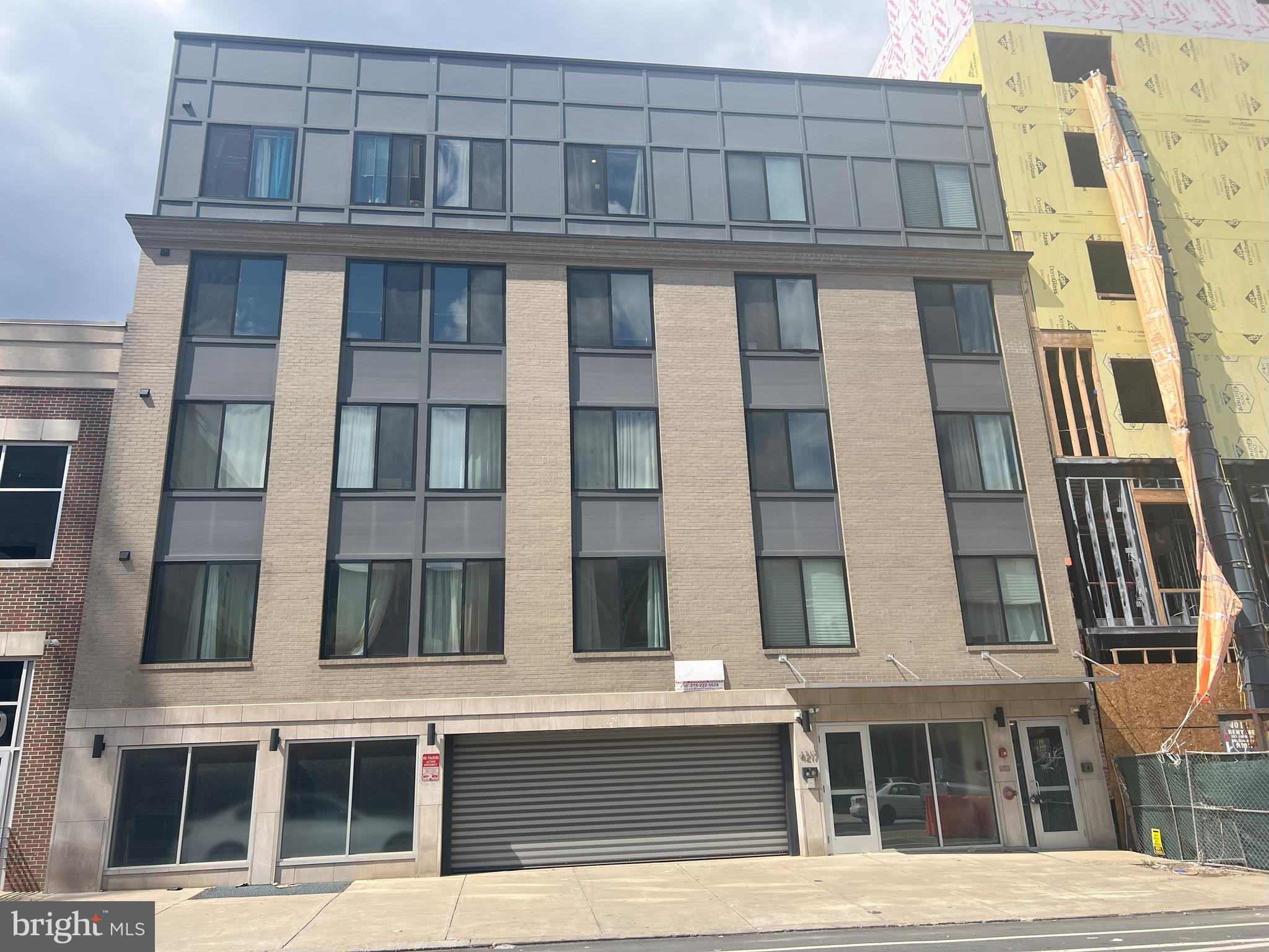 Modern one bedroom fully furnished apartment in University City location. Close to all bars, restaurants, stores and public transportation. Unit has 1 bed/1 bath, washer/dryer in unit, spacious living area and stainless steel appliances. Building also has huge roof sky deck, perfect for entertaining guests. Come and take a look today!