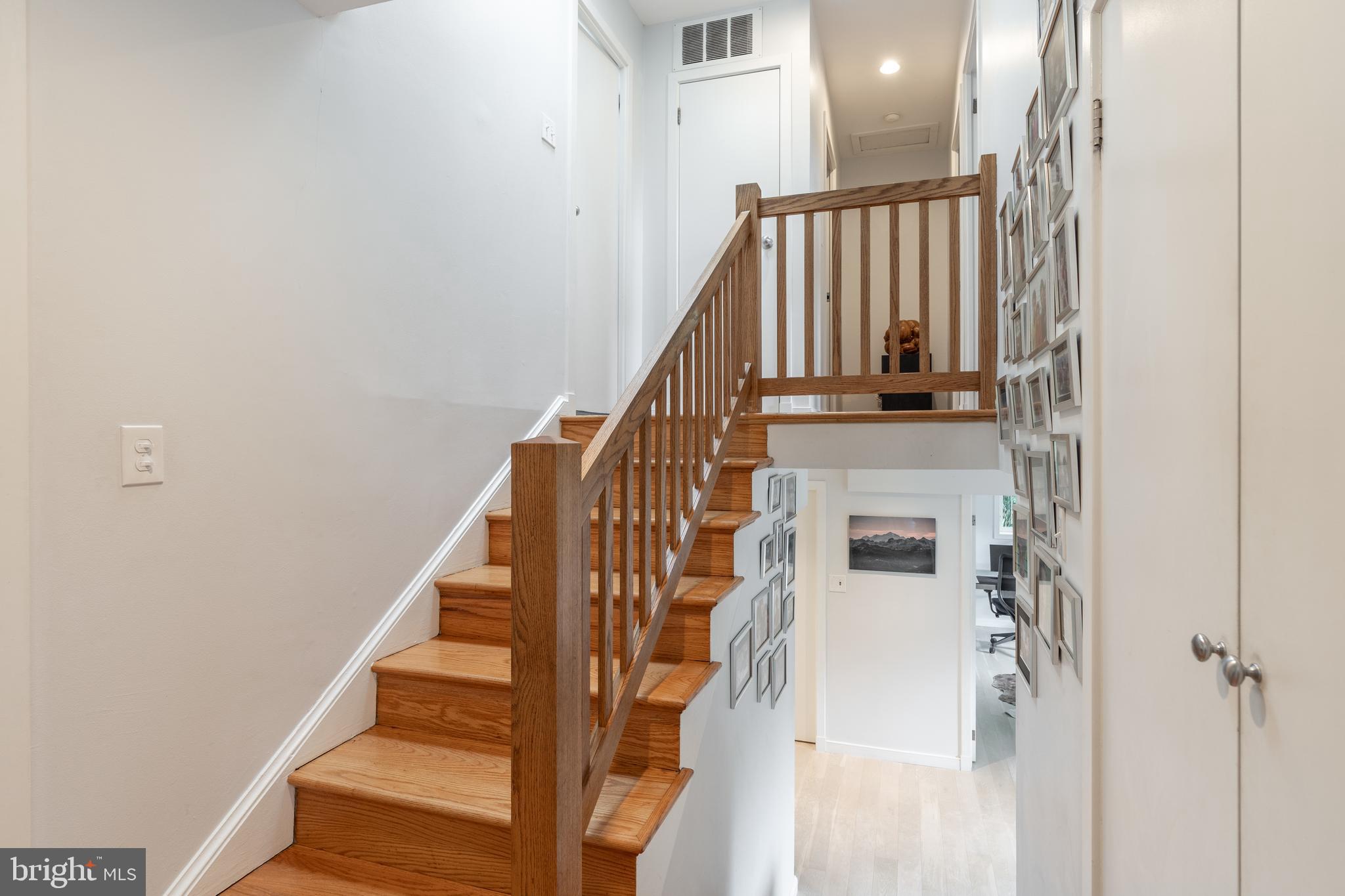 DUNLOP HILLS - Residential Lease