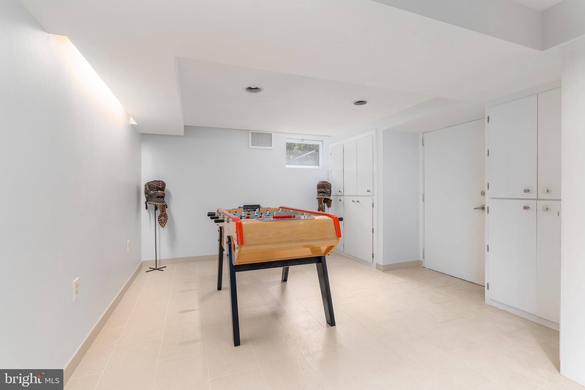 DUNLOP HILLS - Residential Lease