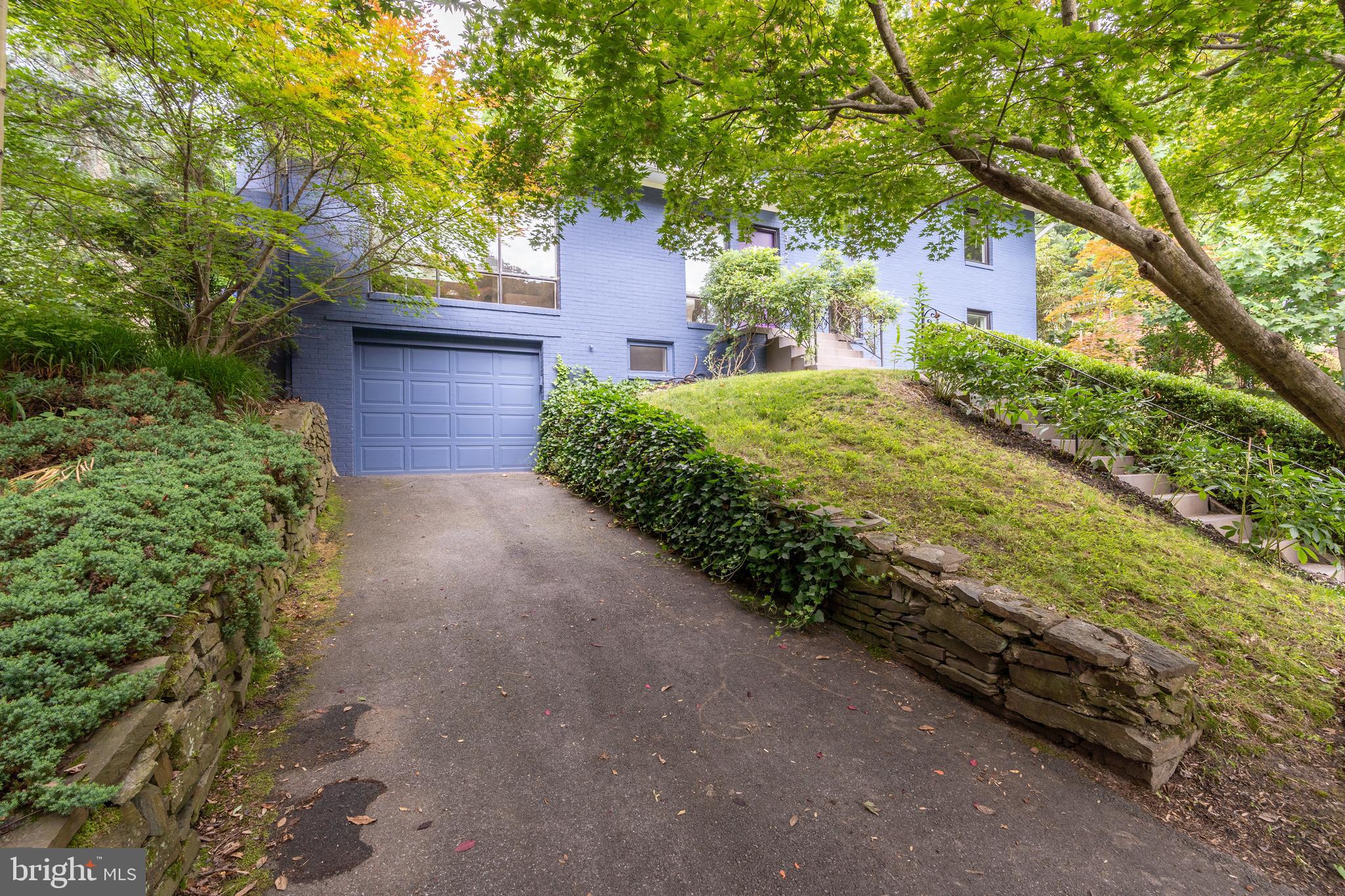 DUNLOP HILLS - Residential Lease