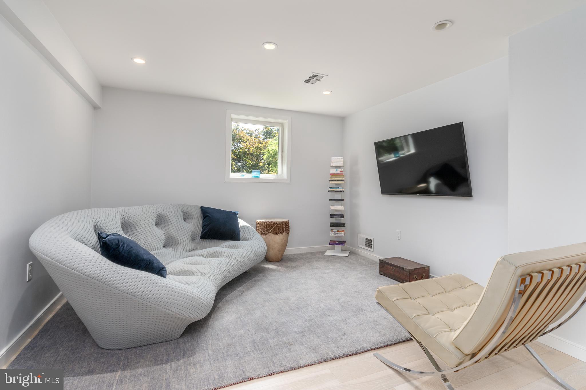 DUNLOP HILLS - Residential Lease