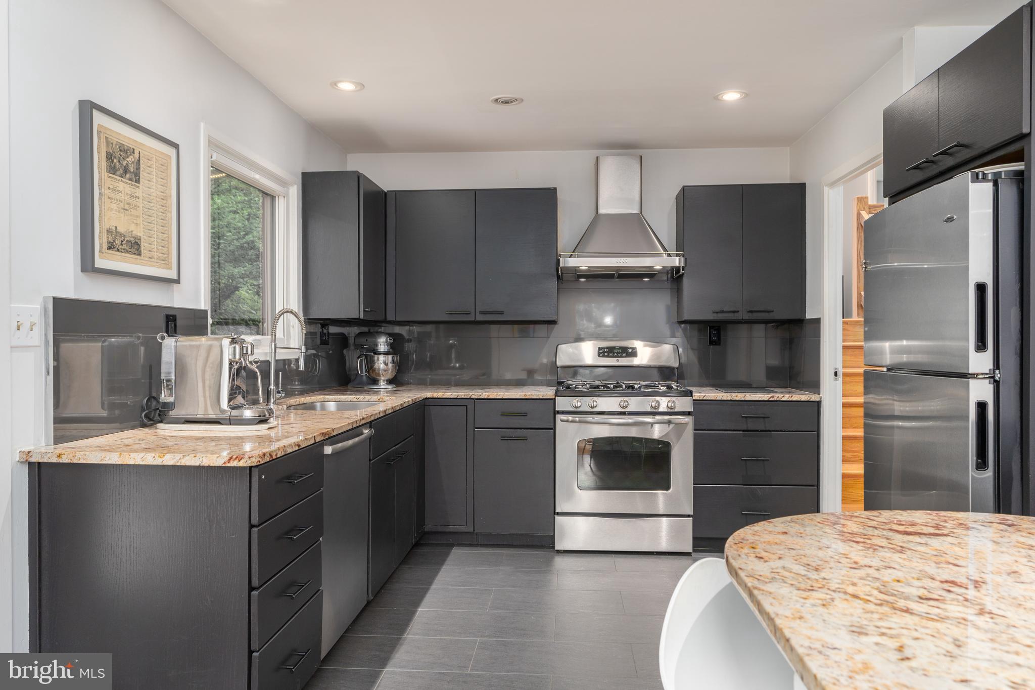 DUNLOP HILLS - Residential Lease