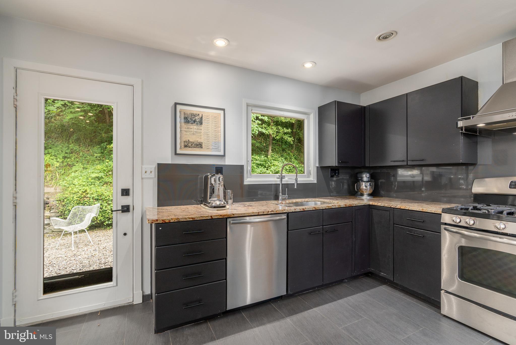 DUNLOP HILLS - Residential Lease