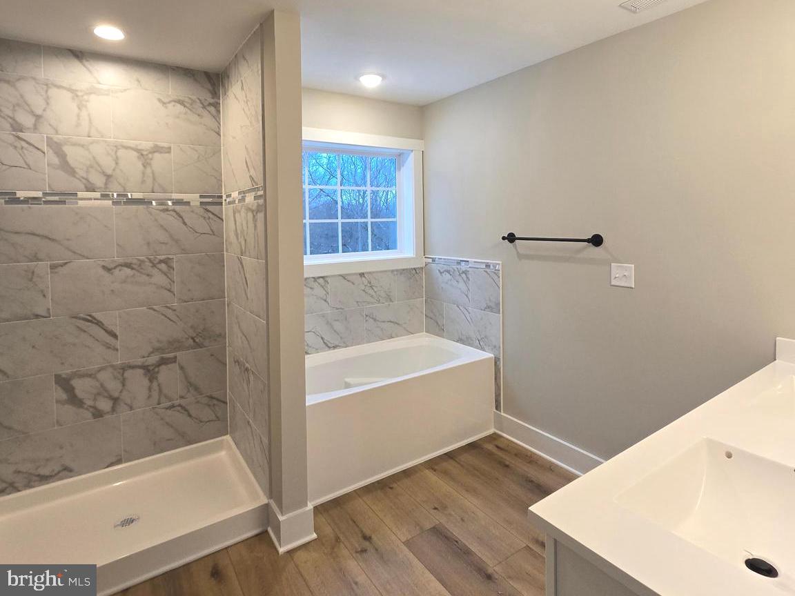 LAKE FOREST ESTATES - Residential