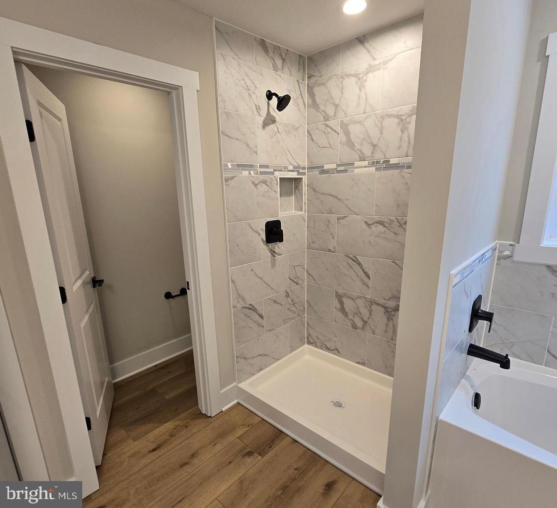 LAKE FOREST ESTATES - Residential