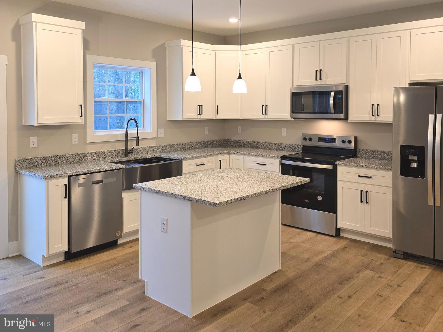 LAKE FOREST ESTATES - Residential