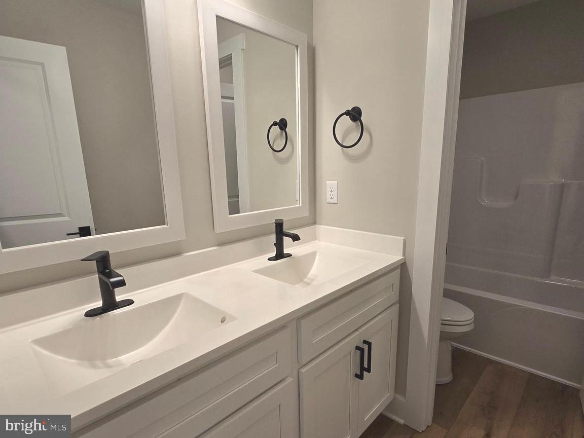 LAKE FOREST ESTATES - Residential