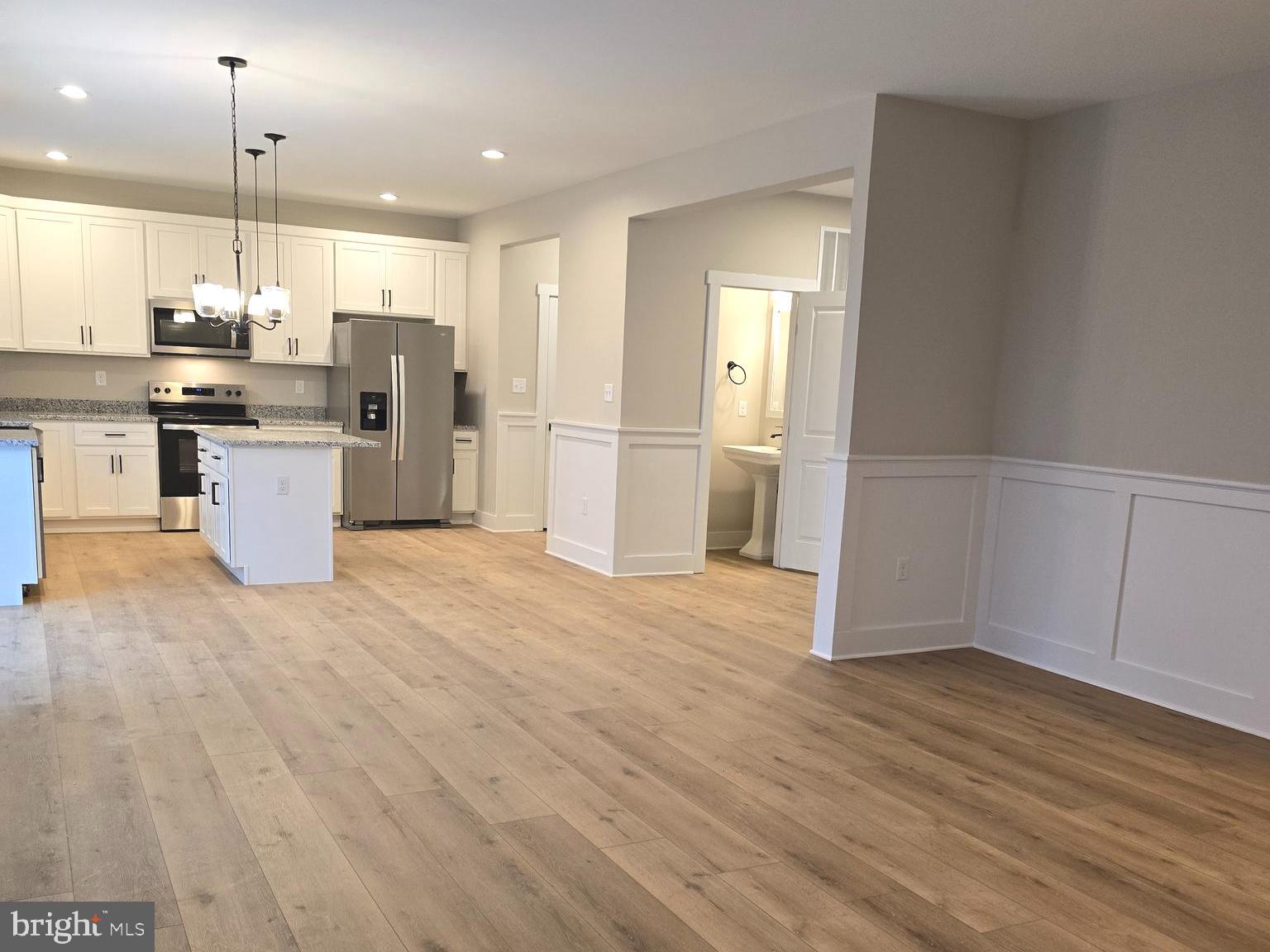 LAKE FOREST ESTATES - Residential